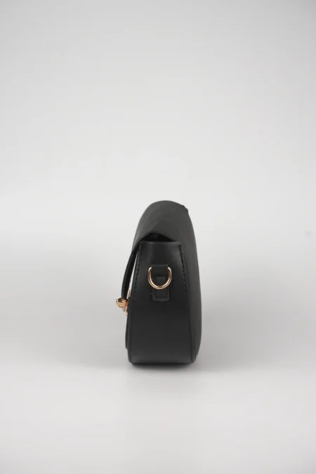 Kilit Detaylı kapaklı Çapraz Askılı Çanta