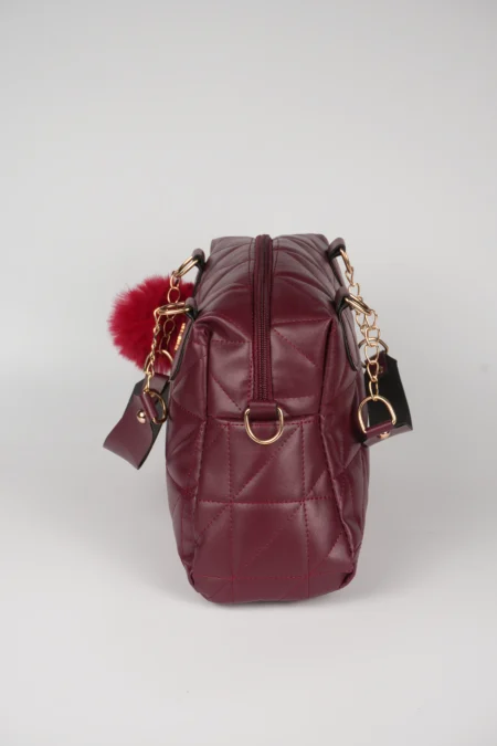 Ponpon Detaylı Kapitone Desenli Gold zincir El Askılı Omuz Çantası