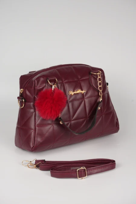 Ponpon Detaylı Kapitone Desenli Gold zincir El Askılı Omuz Çantası