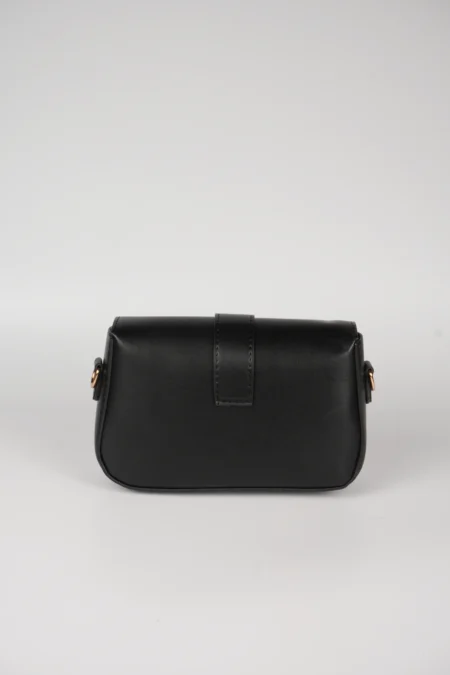 Zarif Tasarımlı Toka Detaylı Kapaklı Omuz Askılı Çanta