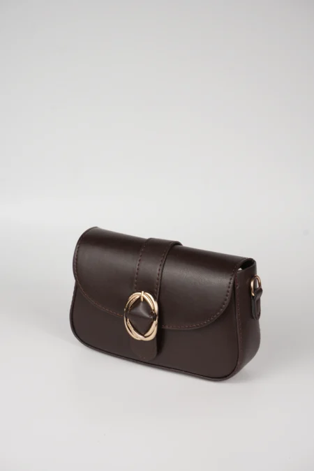 Zarif Tasarımlı Toka Detaylı Kapaklı Omuz Askılı Çanta