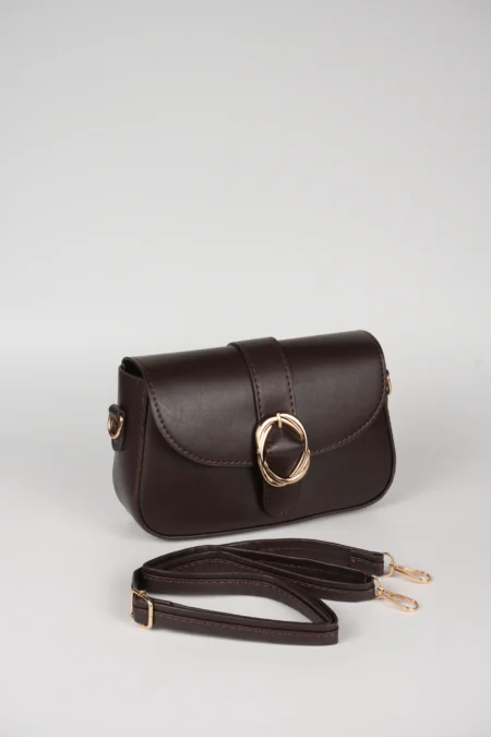 Zarif Tasarımlı Toka Detaylı Kapaklı Omuz Askılı Çanta