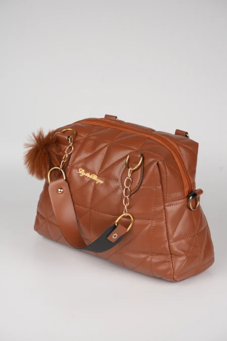 Ponpon Detaylı Kapitone Desenli Gold zincir El Askılı Omuz Çantası