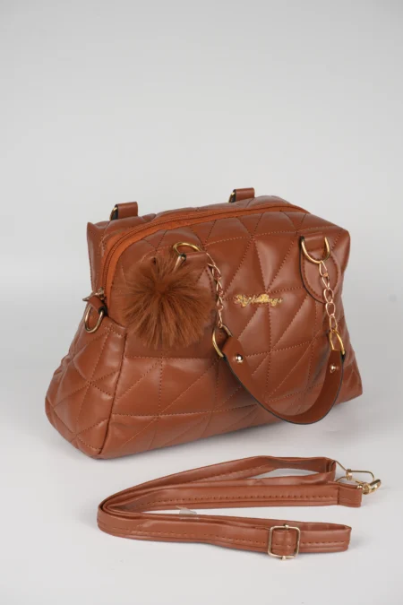 Ponpon Detaylı Kapitone Desenli Gold zincir El Askılı Omuz Çantası