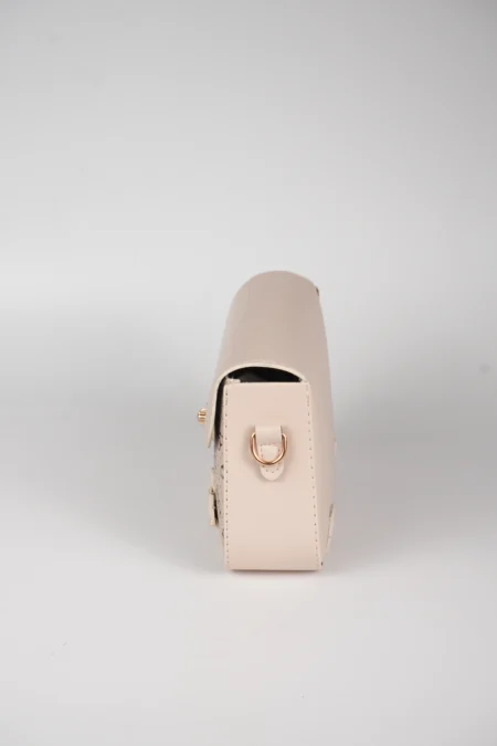 Desenli Ön Yüzeyi ve Gold Metal Kilit Detaylı Omuz Askılı Çanta