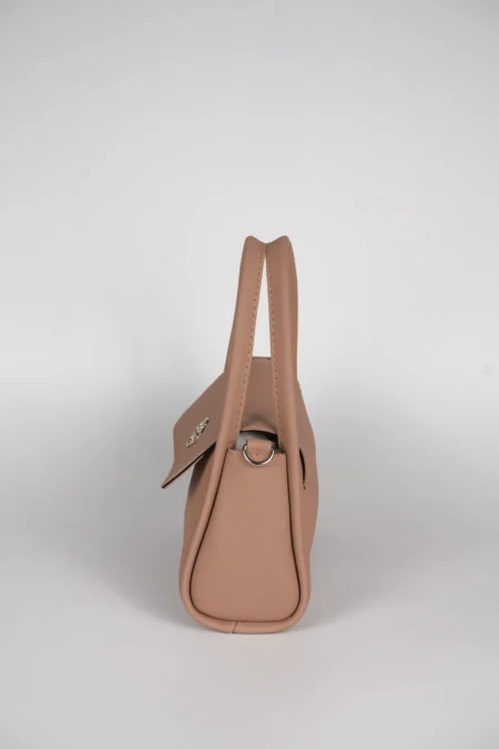 Modern Logo Detaylı Kapaklı Kadın El Kol ve Omuz Askılı Çantası