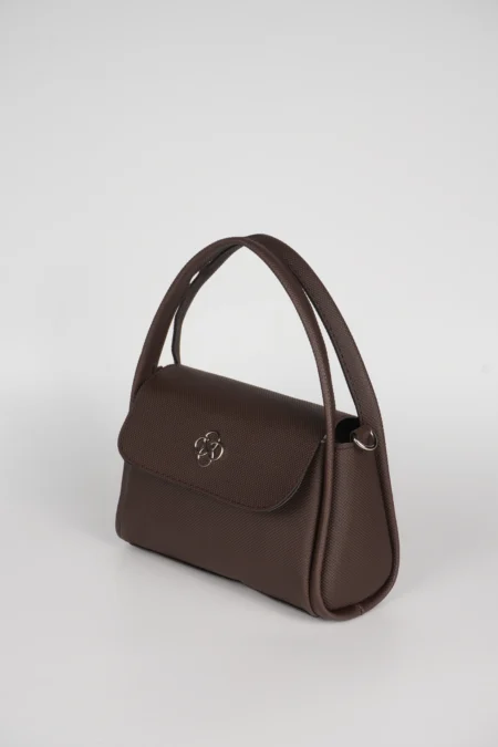 Modern Logo Detaylı Kapaklı Kadın El Kol ve Omuz Askılı Çantası