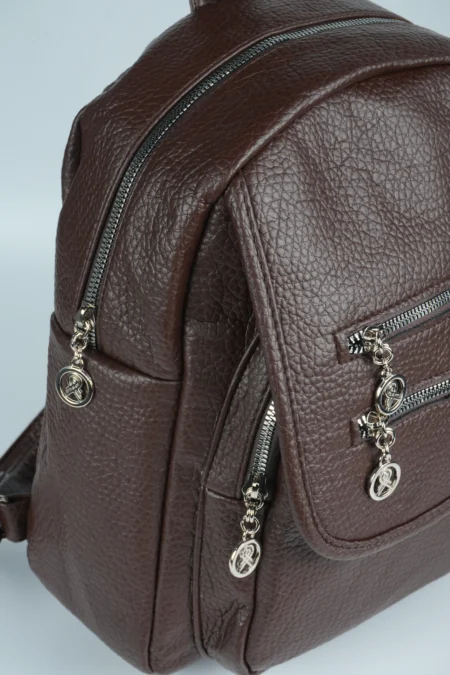 Kadın Kapaklı Fermuar Detaylı Çok Gözlü Sırt Çantası